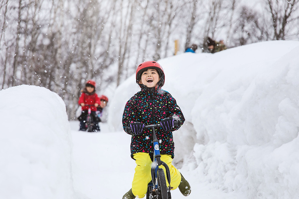 「羊ヶ丘スノーパーク2024」スノーストライダー/さっぽろ羊ヶ丘展望台(北海道/札幌市)