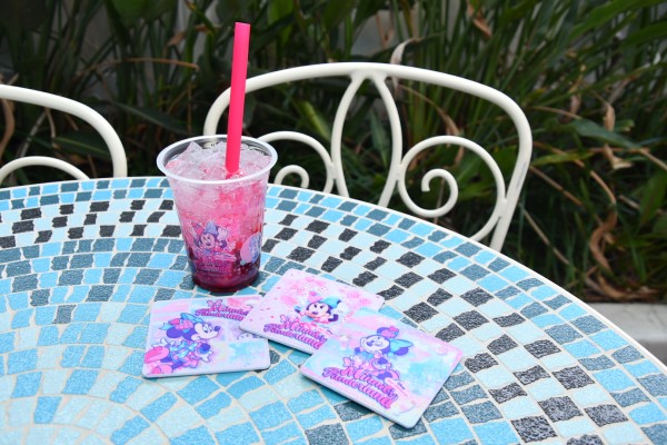 「スパークリングゼリードリンク（フラワーシロップ＆ストロベリー）」/東京ディズニーランド（千葉県/舞浜市）