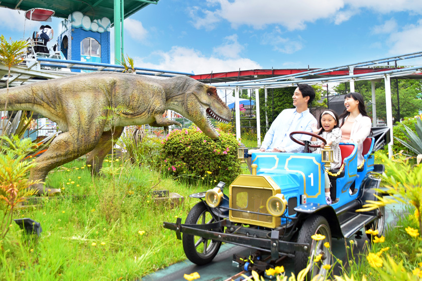 ライド型アトラクション「ジュラシックカー」／よみうりランド（東京都／稲城市）