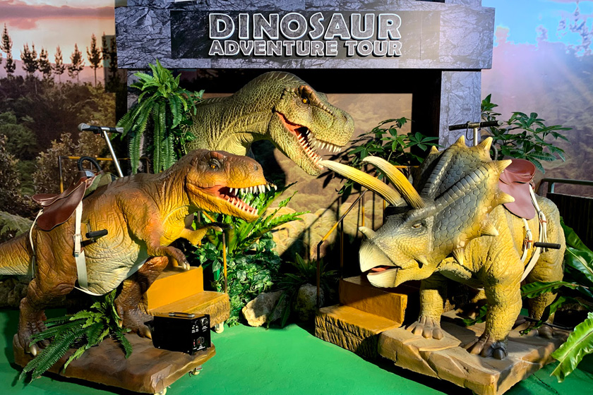 ヴェロキラプトル、ティラノサウルス、トリケラトプス／ナゴパイナップルパーク（沖縄県／名護市）
