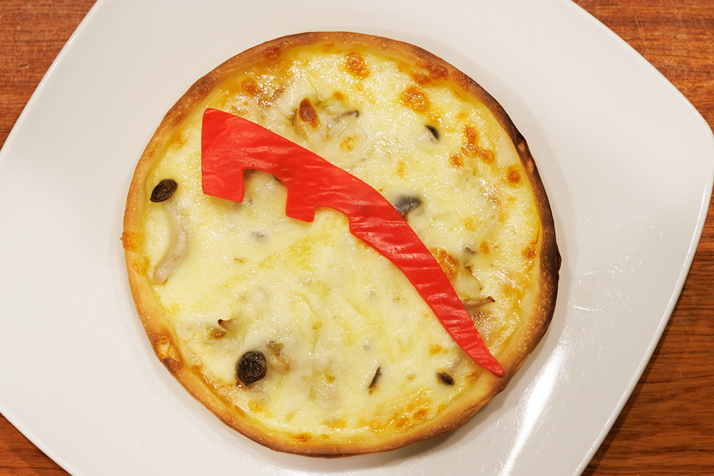 「ホテルサンルート須賀川 和可松」ウルトラセブン アイスラッガー味噌ピザ（福島県/須賀川市）