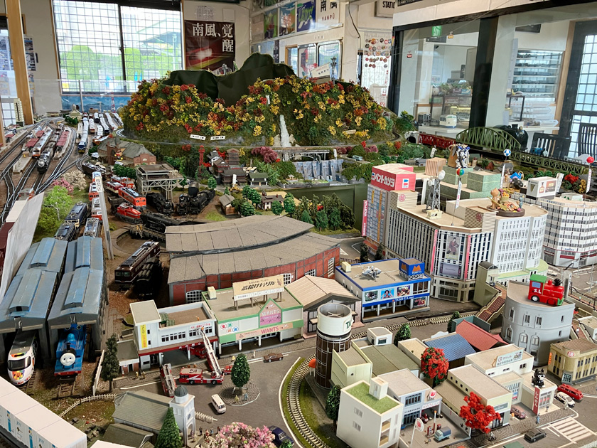 HOゲージで地元の名所を再現したメインジオラマ／Kトレインワールド（香川県／三豊市豊中町）