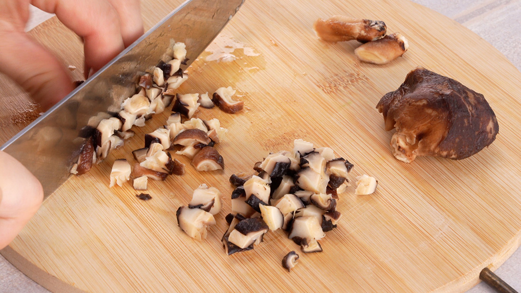 かやくご飯の作り方①/子どもが苦手な野菜レシピ「しいたけ」