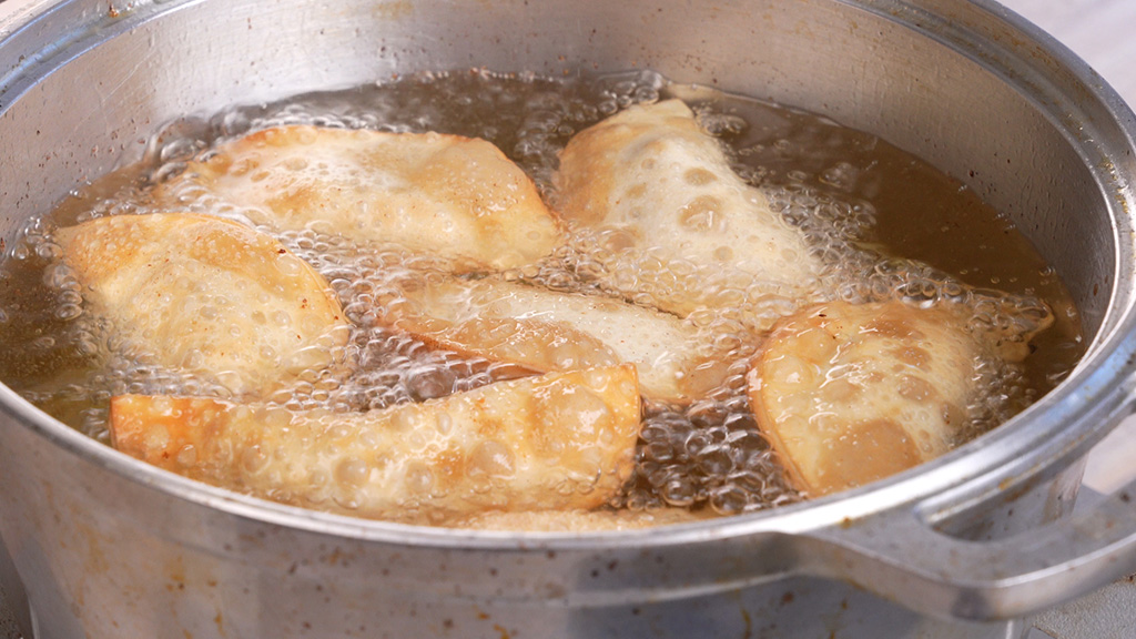 パリパリ揚げ餃子の作り方②/子どもが苦手な野菜レシピ「しいたけ」