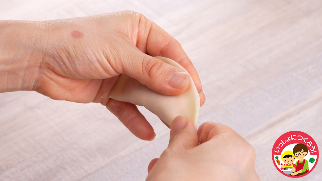 パリパリ揚げ餃子の作り方③/子どもが苦手な野菜レシピ「しいたけ」