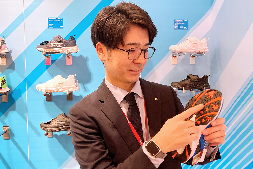 アキレス株式会社　シューズ事業部　渡邉岳慶さん