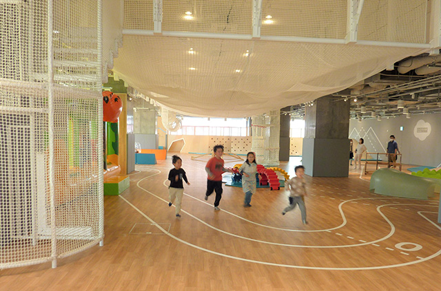 キッズエリアの様子／岐阜市柳ケ瀬子育て支援施設ツナグテ