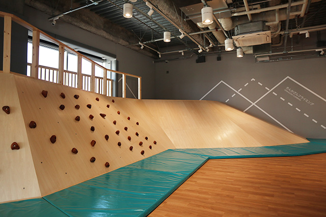 きんかざんクライミング／岐阜市柳ケ瀬子育て支援施設ツナグテ