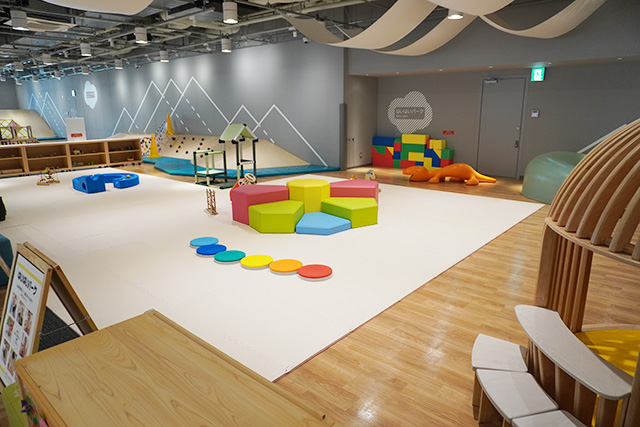 はいはいパーク／岐阜市柳ケ瀬子育て支援施設ツナグテ