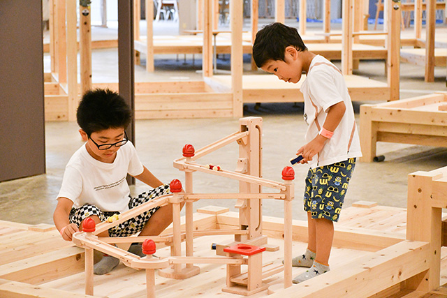 プレイテーブル／森のわくわくの庭　養老店