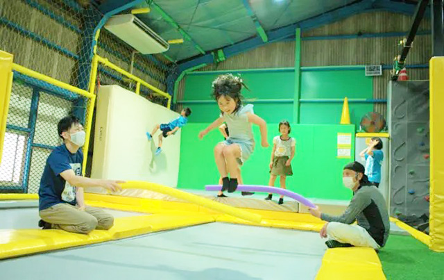 3歳から楽しめるトランポリン／ジャンプパーク