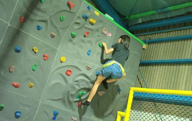 ボルダリング／ジャンプパーク