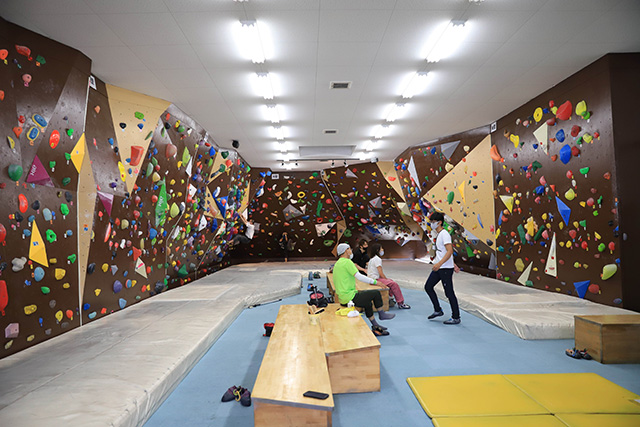 ジム内の様子／クライミングジムScelta