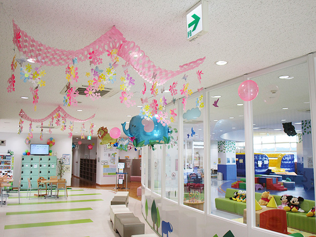 「島田市こども館」入り口／島田市こども館 プレイルーム「ぼるね」