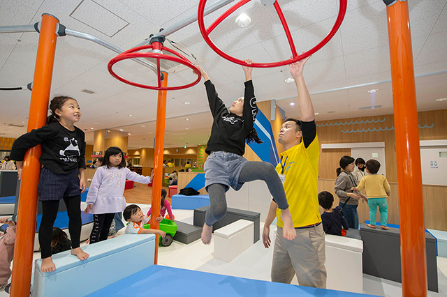 小学生でも体を使って思い切り遊べるうんてい／BOAT KIDS PARK Mooovi浜名湖