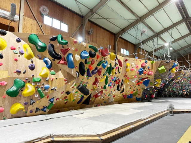 さまざまな斜面全長60m／クライミングジャム 静岡店