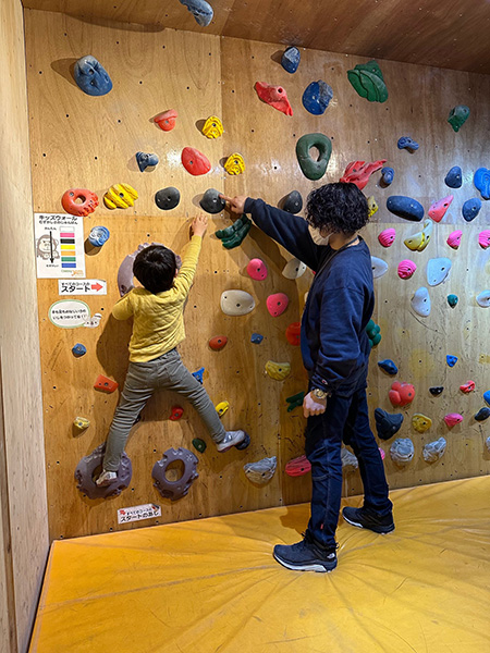 小学2年生以下専用のキッズウォール／クライミングジャム 静岡店