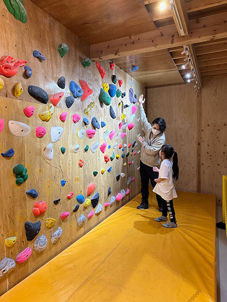 登り方はスタッフがレクチャー／クライミングジャム 静岡店