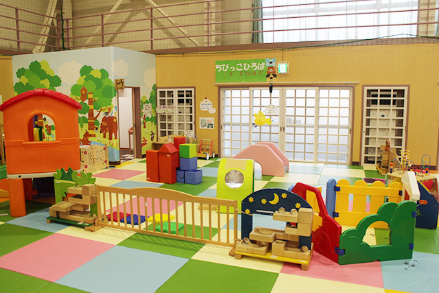 2歳以下対象の「ちびっこ広場」／れんげじスマイルホール キッズパーク