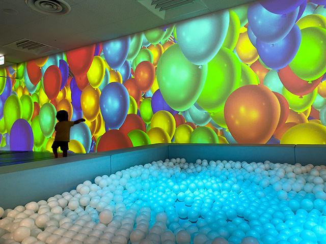 マット＆ボールプール／こまきこども未来館