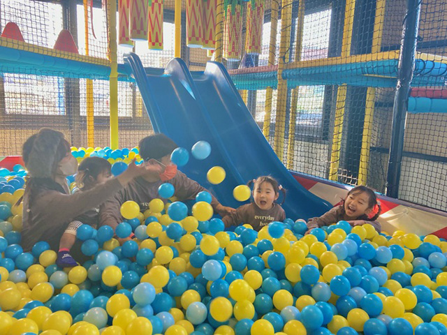 親子で遊べるキッズゾーン／トランポリンパークMr.JUMP 大高店