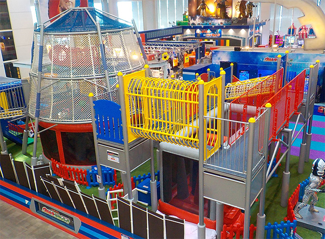 高さ6mもある大型空中アスレチック／ウルトラアスレチック 名古屋店