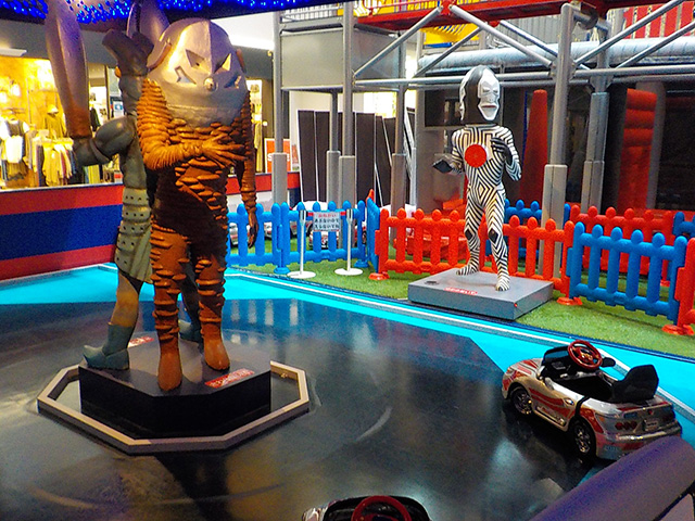 大人気バッテリーカー！ライバルより先にゴールをしよう！／ウルトラアスレチック 名古屋店