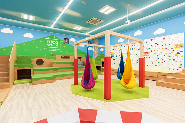 ボルダリングや段ボール遊具で思い切り体を動かして遊べる／NICOPA & nico ground 岡崎店