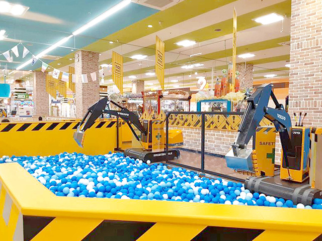 運転できる本格ショベルカ―遊具／NICOPA & nico ground 岡崎店