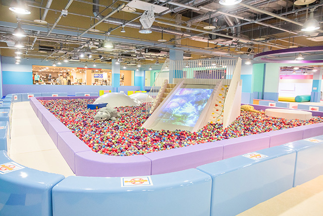 プロジェクションマッピング滑り台／ハピピランドラグーナ蒲郡店