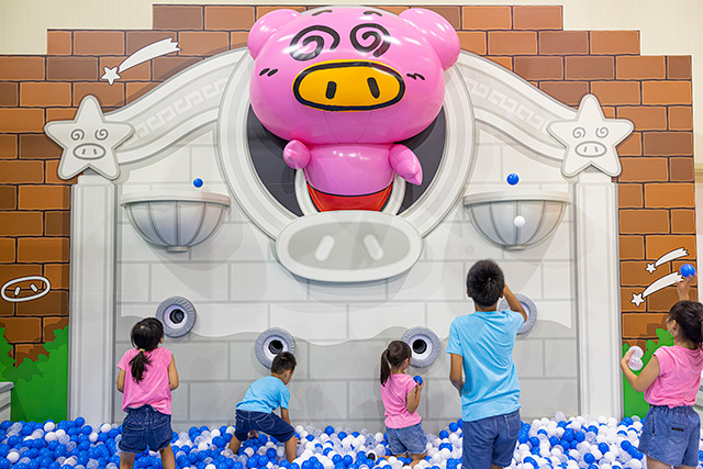 ブタメンくんボールプール／おやつタウン