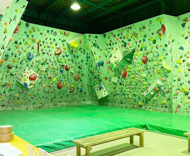 隠れ家のような本格クライミングジム／おもしろっく