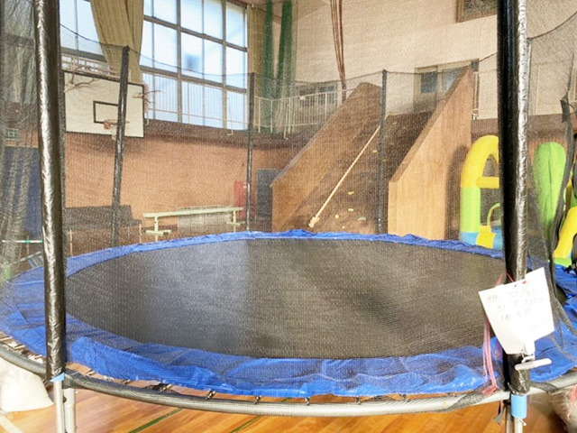 トランポリン／あそべる廃校！ういこっちゃね。