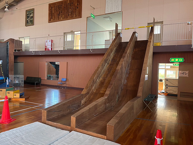 すべり台／あそべる廃校！ういこっちゃね。