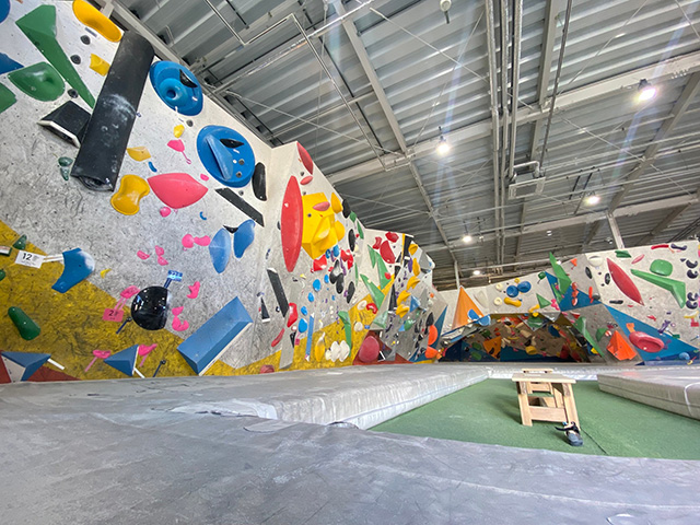クライミングエリア/ボルダリングジムロックメイト大津店