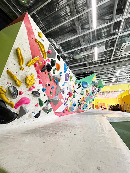 クライミングエリア／ロックメイト松井山手店