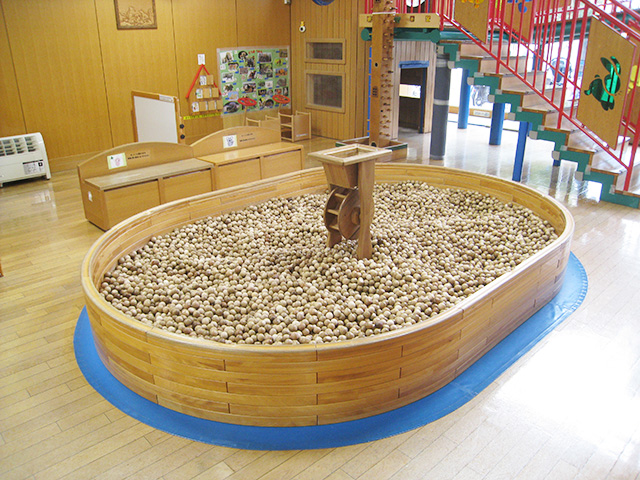 水車ひろば／京都市子育て支援総合センター　こどもみらい館