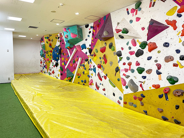 関西最大規模を誇るキッズ専用エリア／ディーボルダリングプラスリードなんば