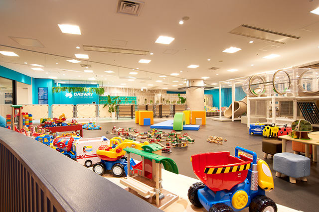 DADWAYが取り扱うたくさんのおもちゃが揃う遊び場／DADWAY PLAYSTUDIO NAMBA