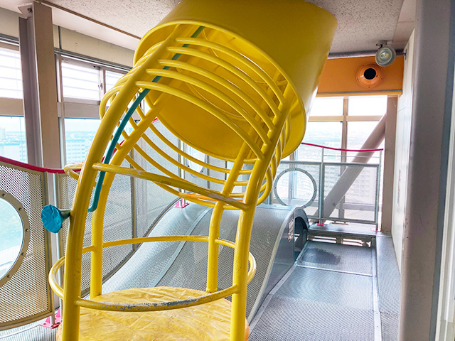 巨大なジャングルジム「遊具の塔」の垂直遊具/堺市立ビッグバン