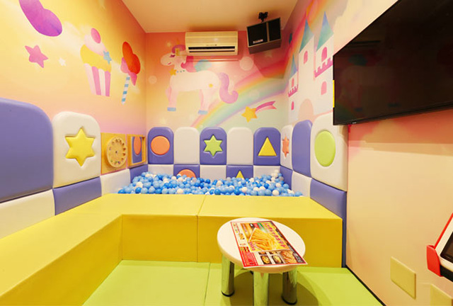 ボールプールもついているキッズカラオケルーム/Bb 箕面船場店