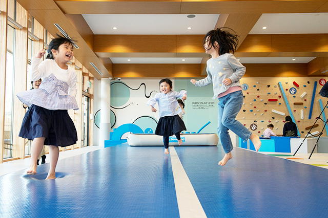 元気いっぱいジャンプ!エアトラックジャンプ/ボーネルンド プレイヴィル 安満遺跡公園