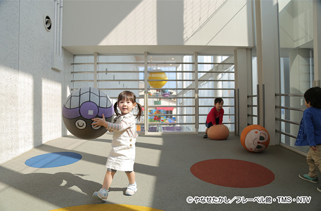 大きなボールで遊べるボールパーク／神戸アンパンマンこどもミュージアム＆モール