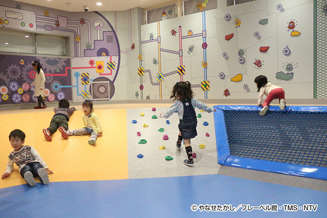 登ったり滑ったりが楽しめる「バイキンひみつ基地」／神戸アンパンマンこどもミュージアム＆モール