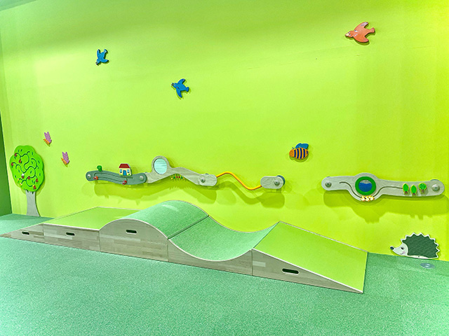 つかまり立ちの練習ができる遊具/加古川海洋文化センター