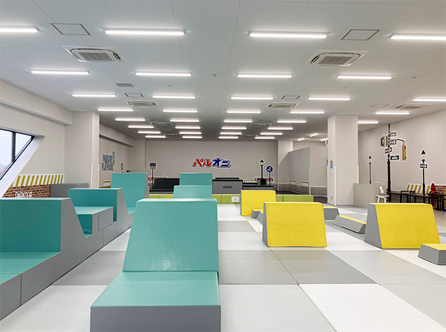 障害物を乗り越えながら思いっきり走れるオブスタクルズエリア/パルクールプレイハウス甲子園店