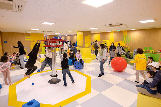 幼児期に必要な基本動作を引き出すアクティブゾーン/BOAT KIDS PARK Moooviあまがさき