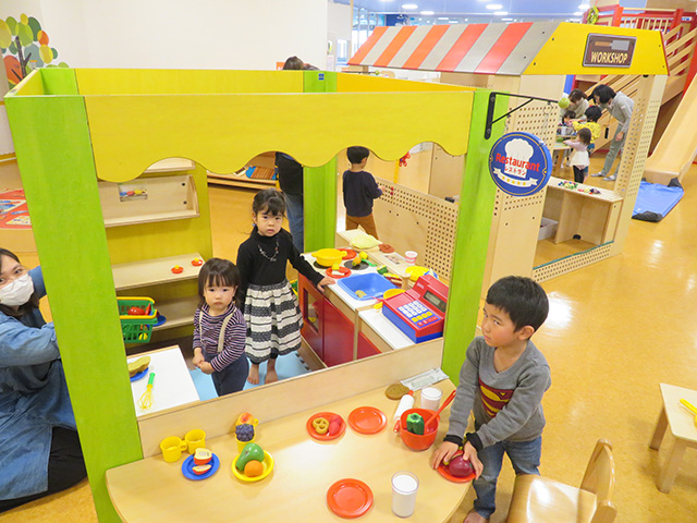ロールプレイゾーンは、自分の力で考え、想像(創造)しながら遊び学べる/あかしこども広場