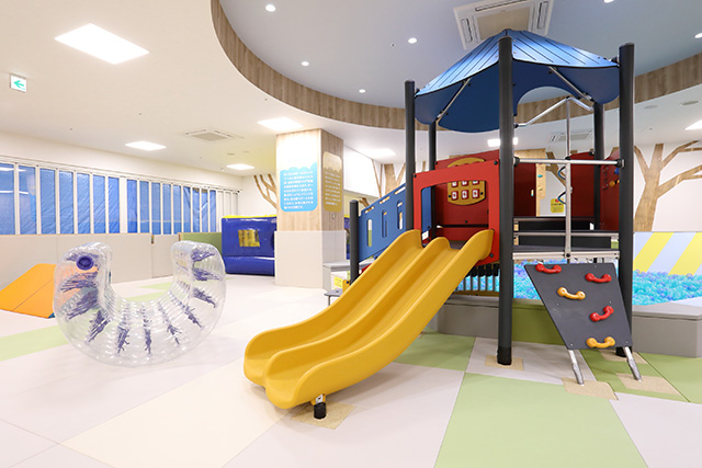 スライダー付きボールプール/かさいこども広場&パパママオフィス アスも