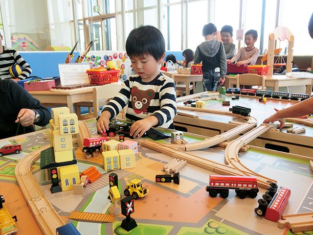 人気のおもちゃボーネエクスプレス/西脇市茜が丘複合施設Miraie こどもプラザ